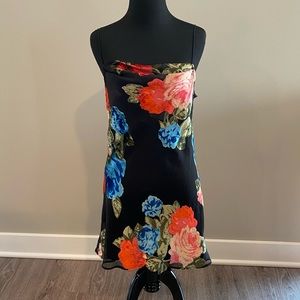 Adorable floral shift dress